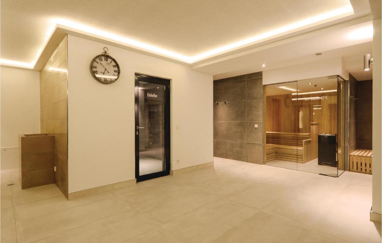 Moon Apartment *